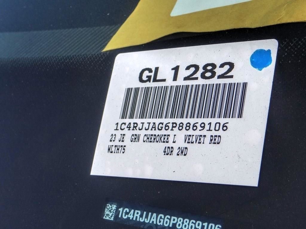 New 2023 Jeep Grand Cherokee L Laredo w/ Trailer Tow Group (B) image 28