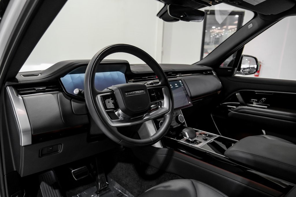 Used 2023 Land Rover Range Rover SE image 3