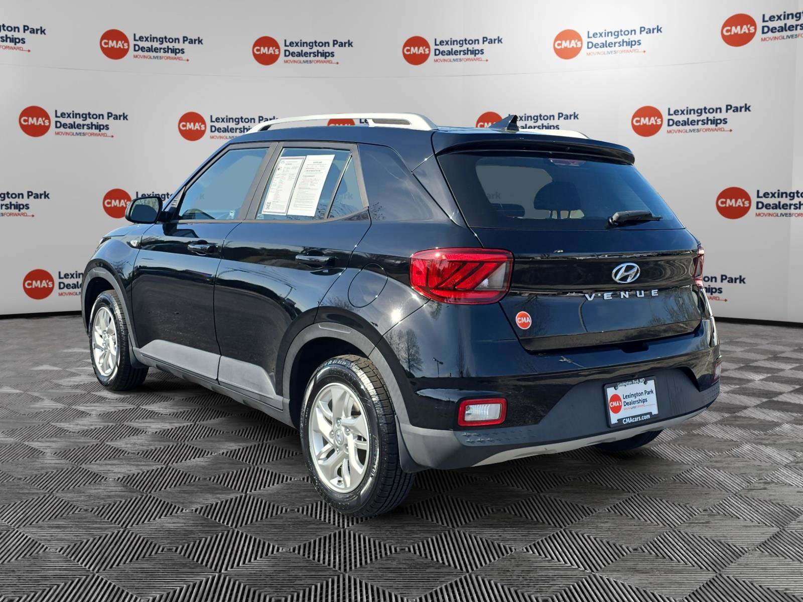 Used 2020 Hyundai Venue SEL image 5