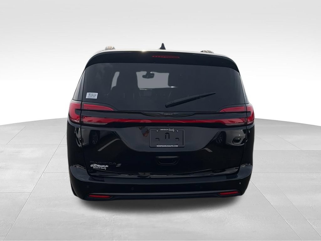 Used 2024 Chrysler Pacifica Touring-L w/ S Appearance Package FWD image 9