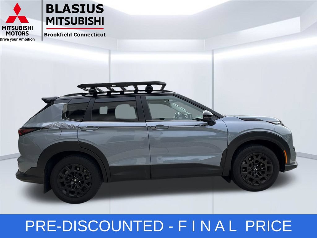 Used 2025 Mitsubishi Outlander AWD image 7