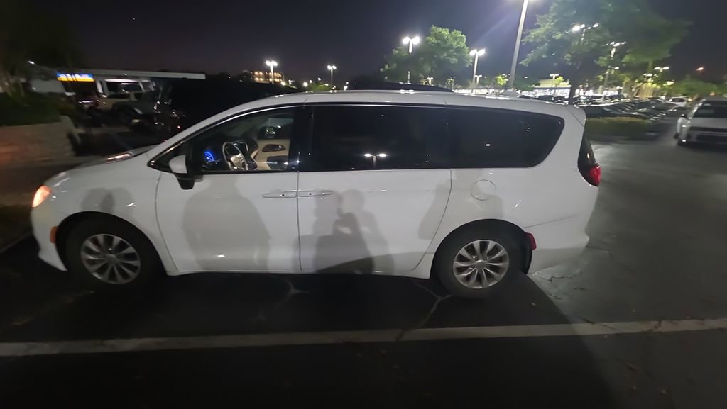 Used 2017 Chrysler Pacifica Touring w/ Tire & Wheel Group image 2