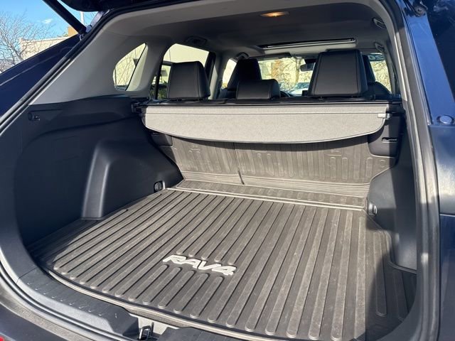 Used 2020 Toyota RAV4 XLE Premium image 36