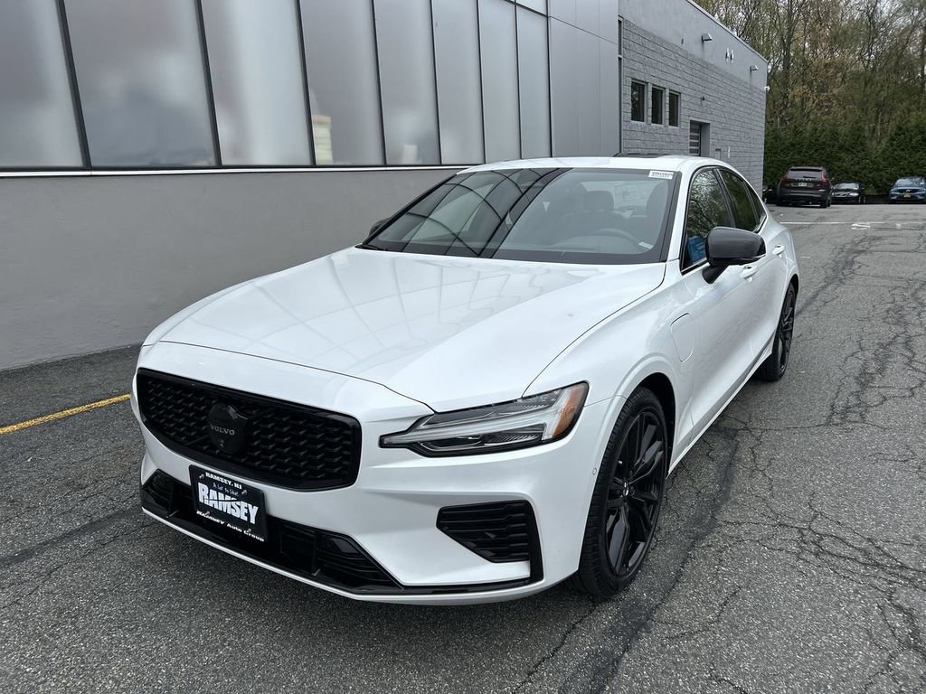 Certified 2025 Volvo S60 T8 Ultra AWD/4WD image 4