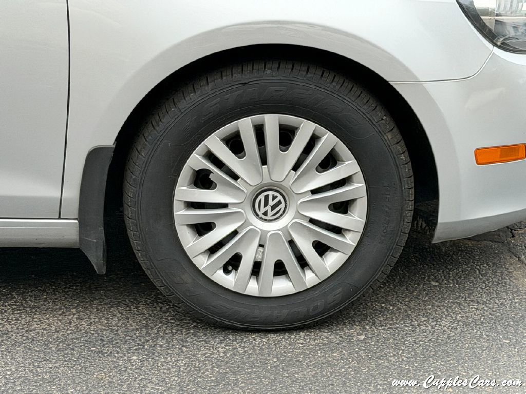 Used 2014 Volkswagen Golf 4-Door FWD image 34
