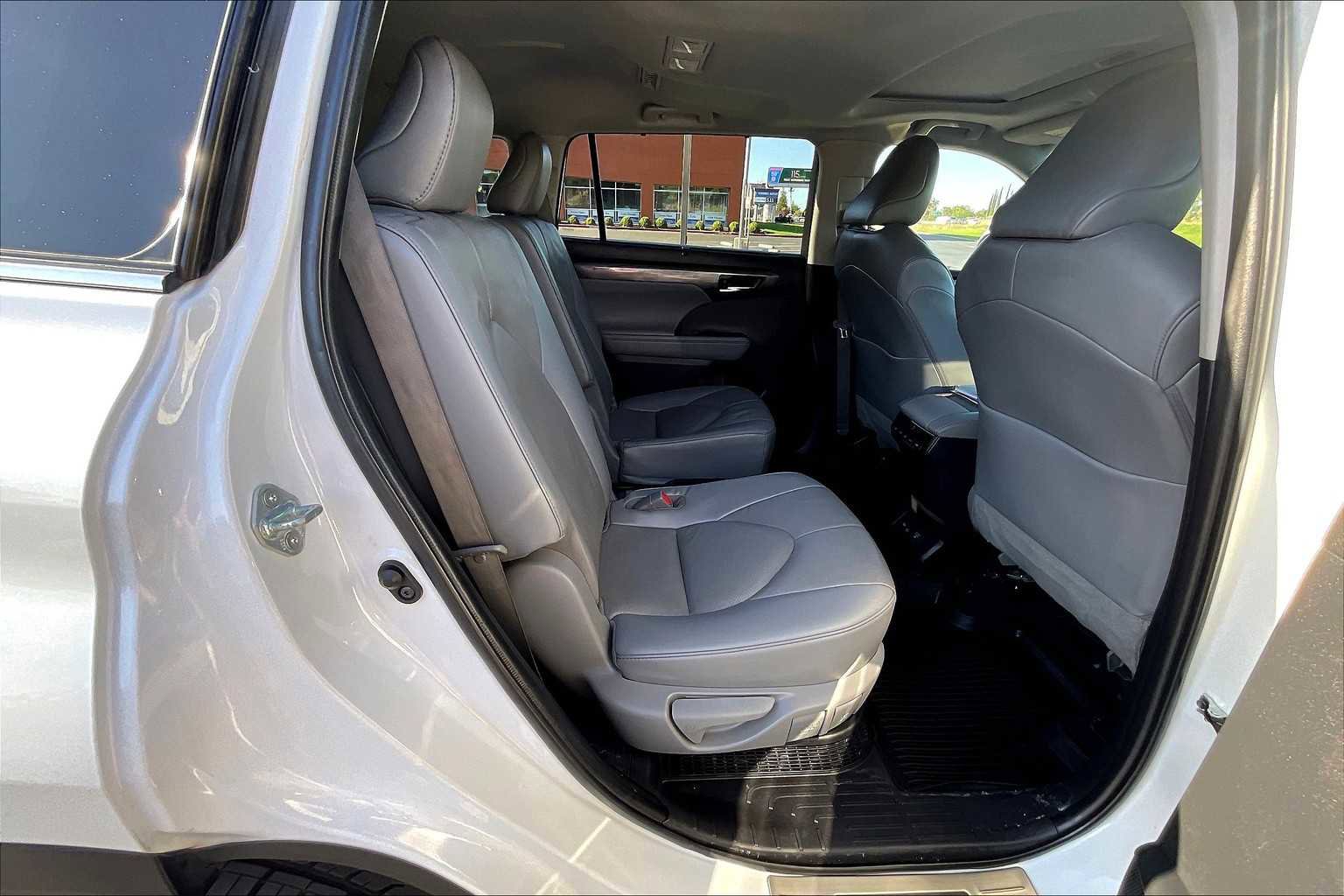 Used 2022 Toyota Highlander Limited image 30