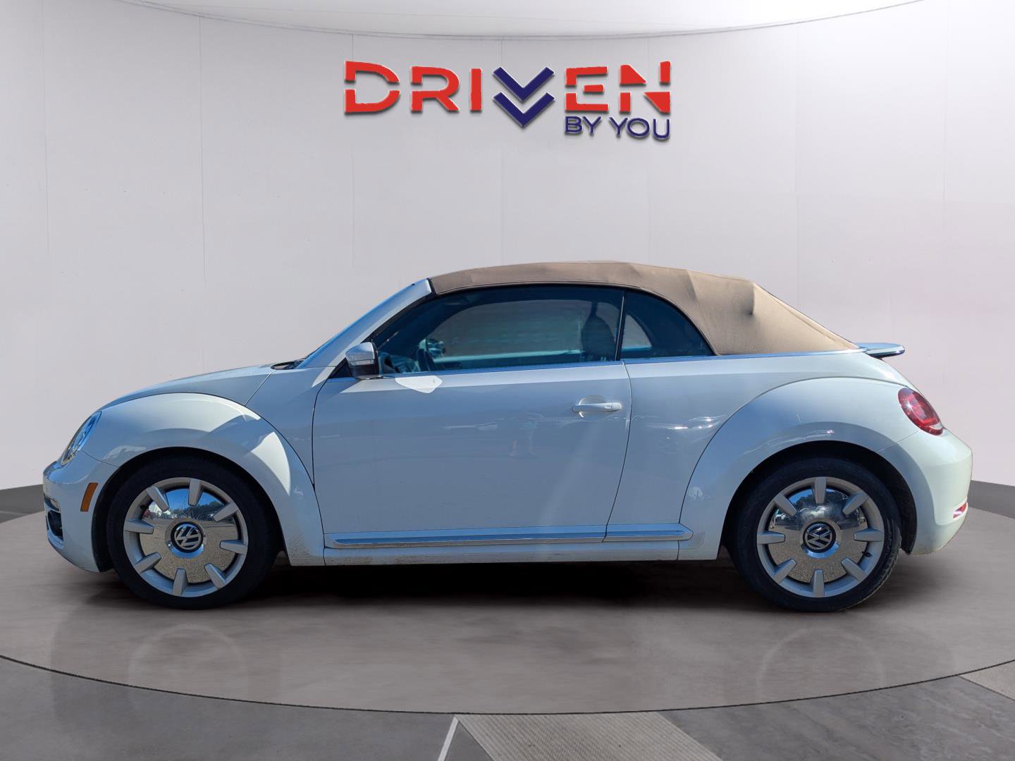 Used 2019 Volkswagen Beetle S image 2