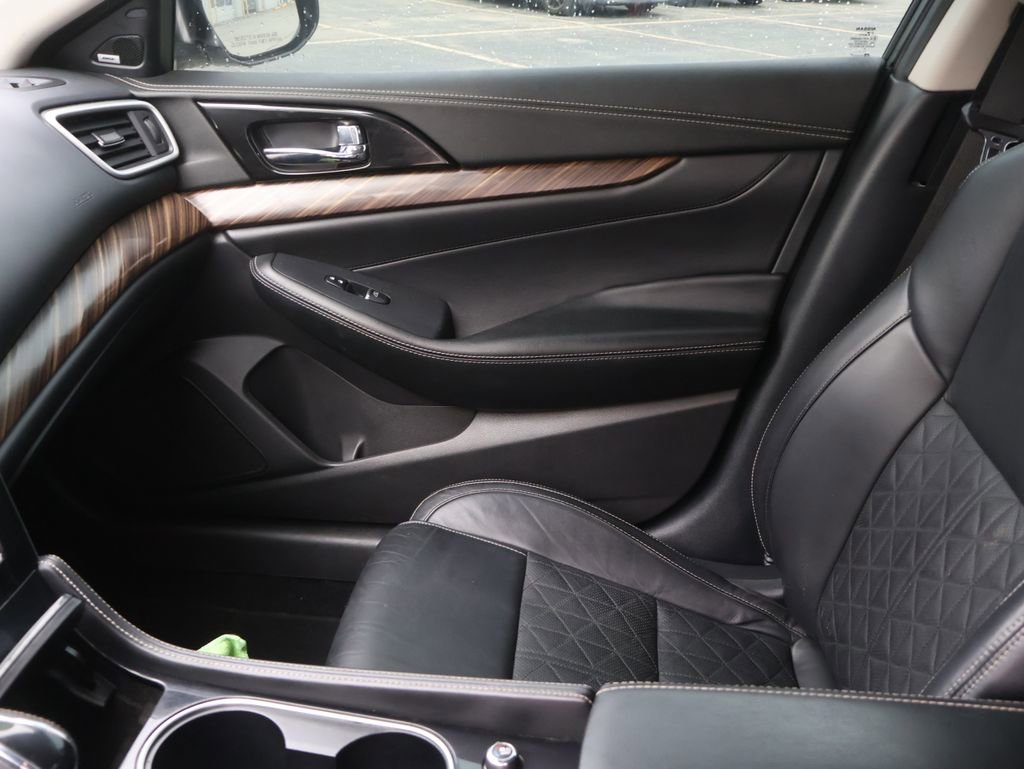 Used 2017 Nissan Maxima Platinum image 20