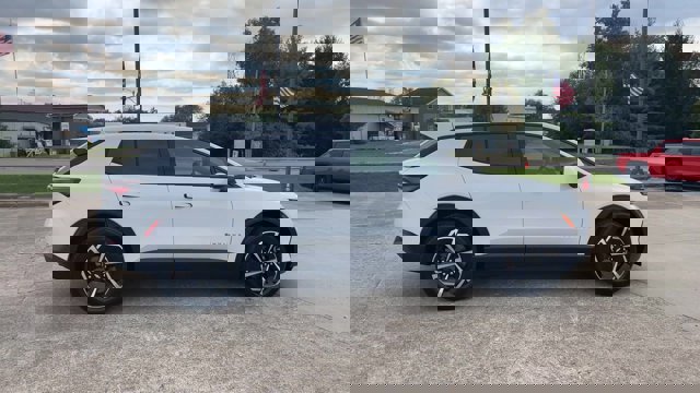 New 2026 Chevrolet Equinox EV LT image 9