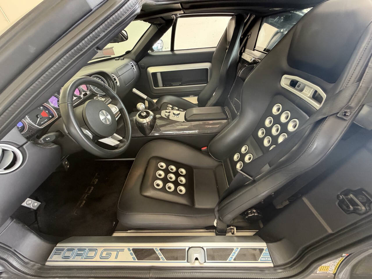 Used 2006 Ford GT RWD image 38