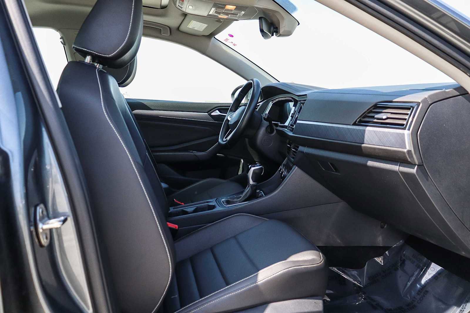 Used 2024 Volkswagen Jetta SE image 17