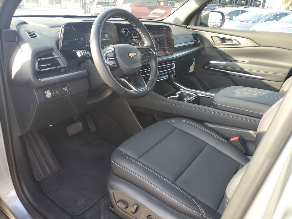 Used 2025 Chevrolet Traverse LT image 19