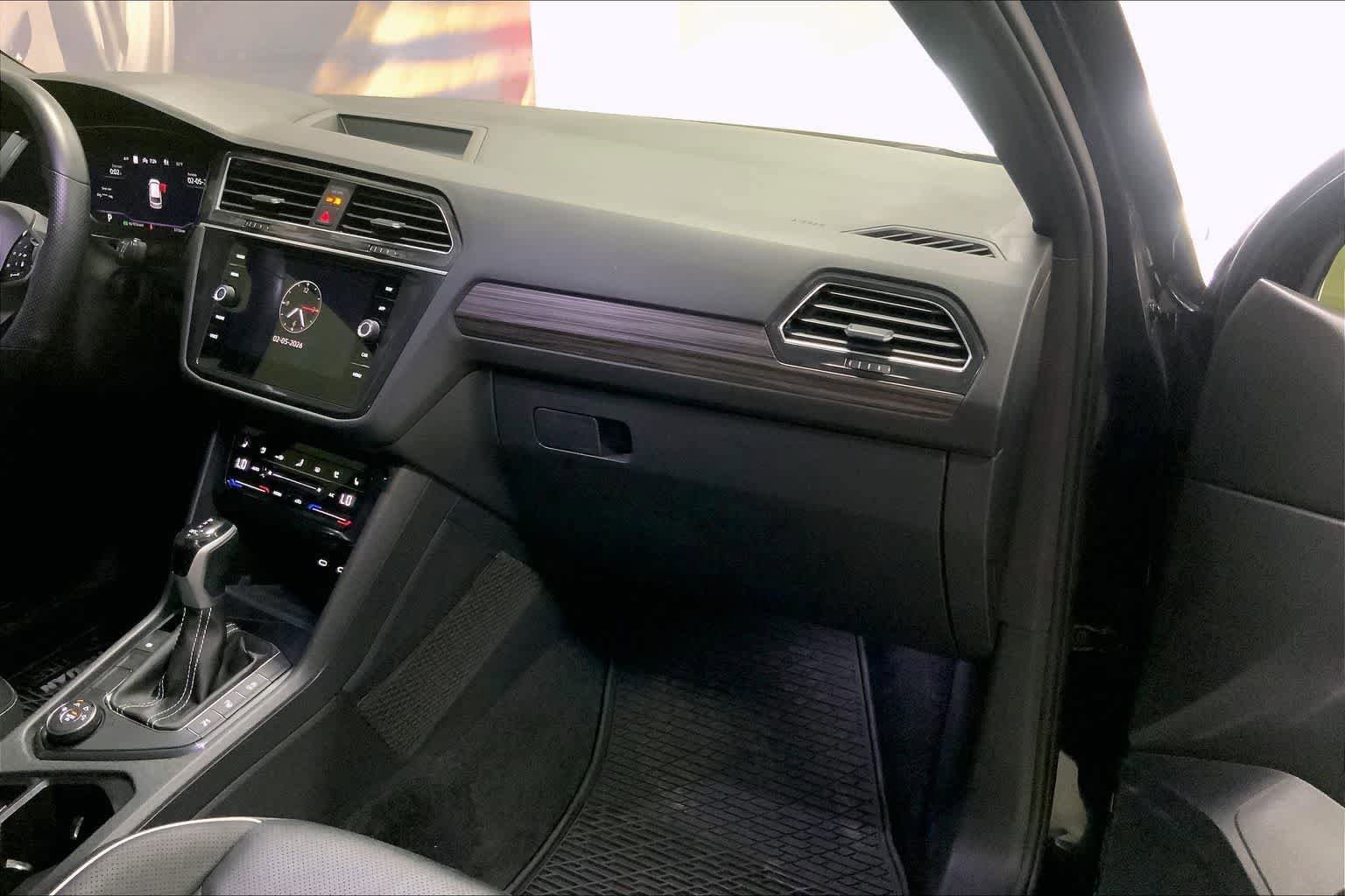 Used 2023 Volkswagen Tiguan SEL R-Line image 22