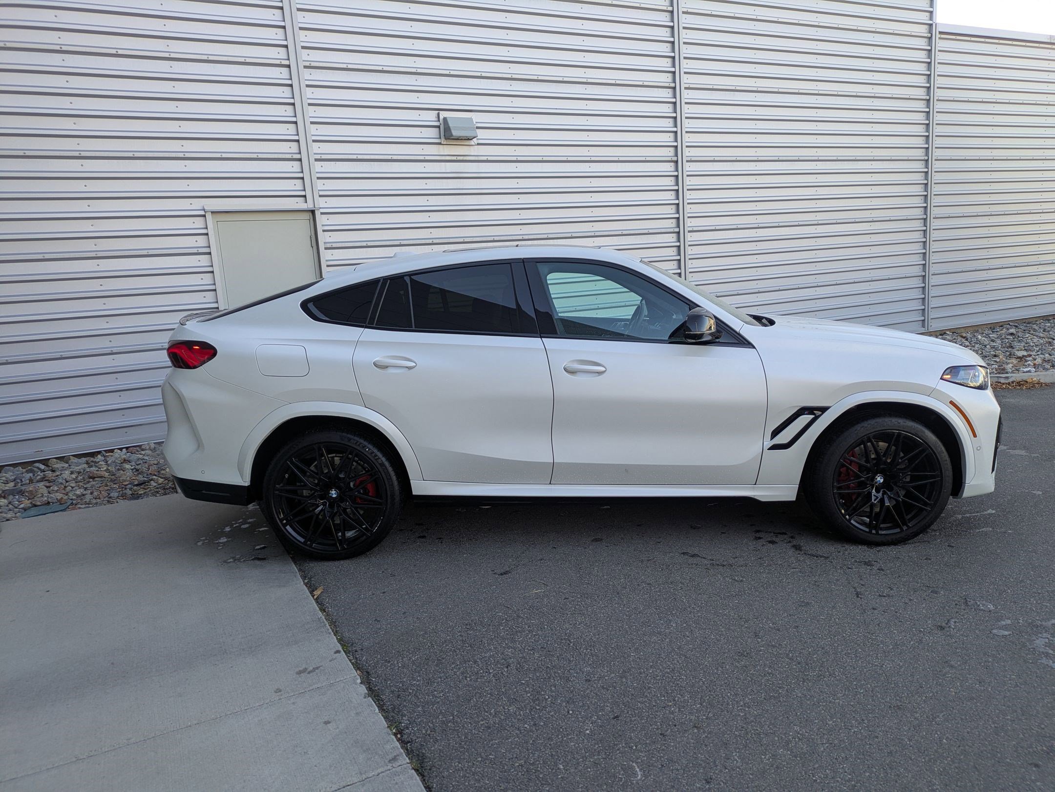 Used 2025 BMW X6 M Competition w/ Executive Package image 6