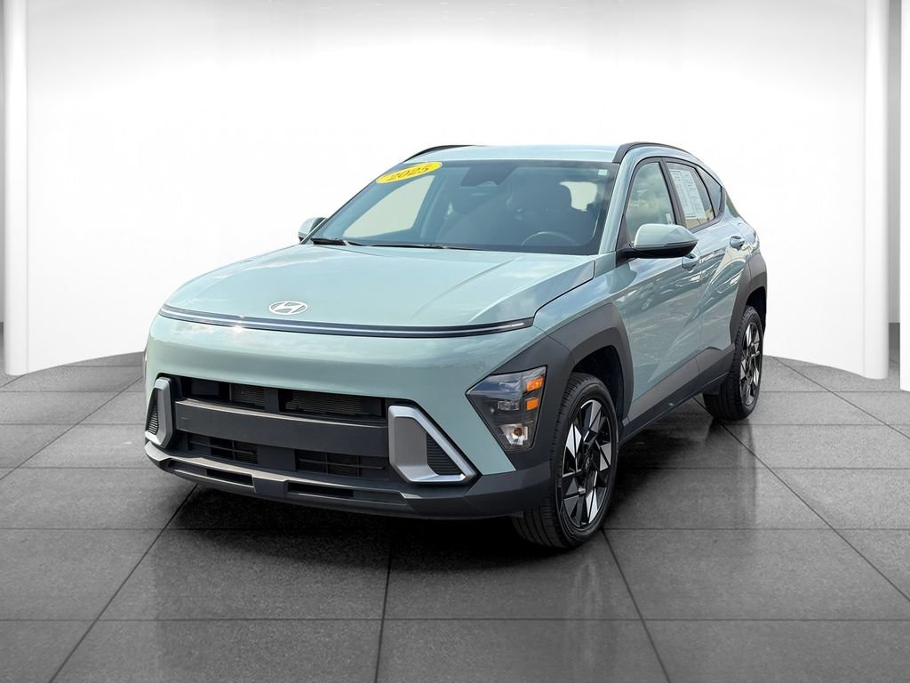 Used 2025 Hyundai Kona SEL AWD/4WD image 3