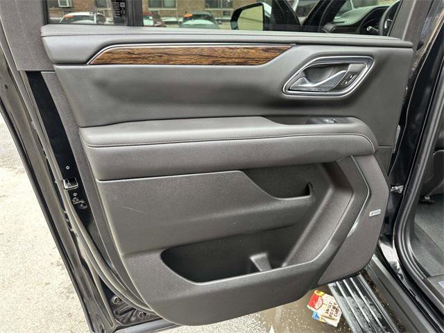 Used 2024 Chevrolet Suburban Premier w/ Premium Package 2 image 18