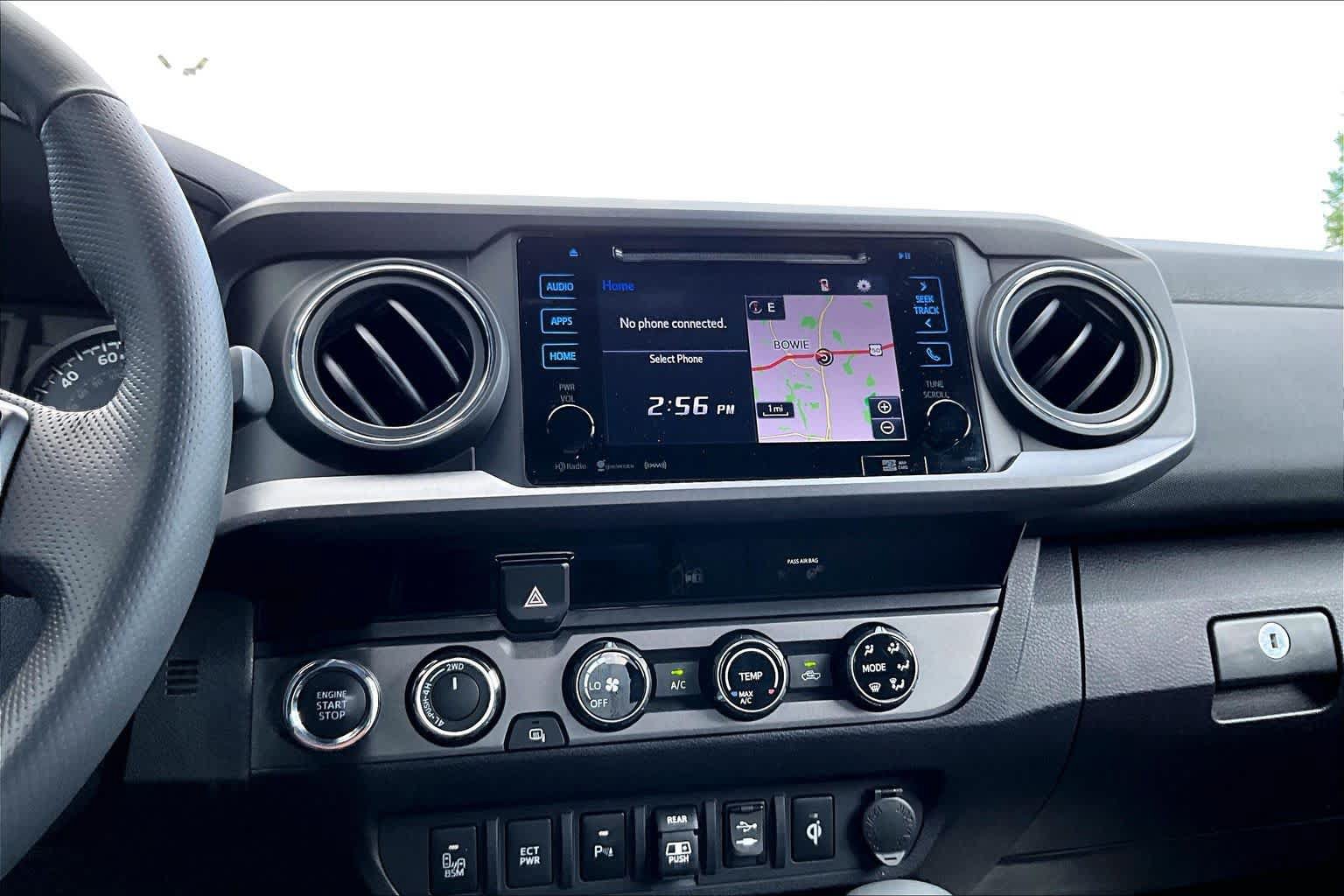 Used 2018 Toyota Tacoma TRD Off-Road w/ Technology Package AWD/4WD image 35