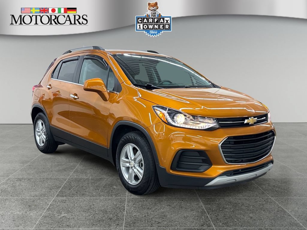 Used 2017 Chevrolet Trax LT w/ Sun & Sound Package FWD image 1