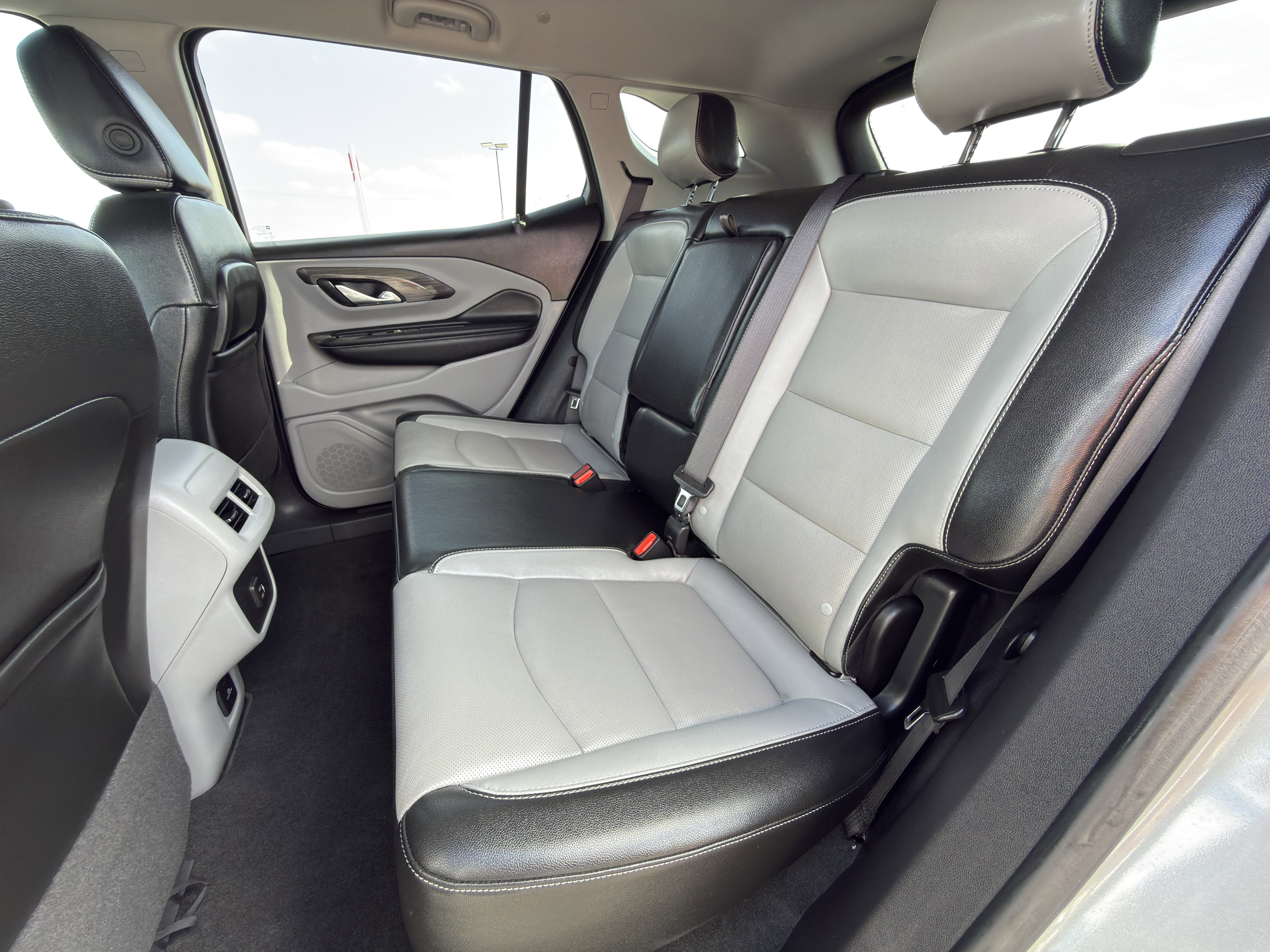 Used 2024 GMC Terrain SLT w/ Infotainment Package II image 13