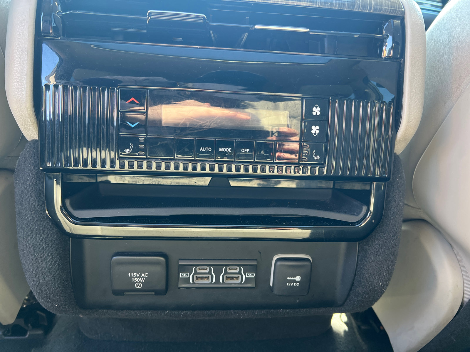 Used 2024 Jeep Wagoneer L Series III w/ Premium Group I image 27