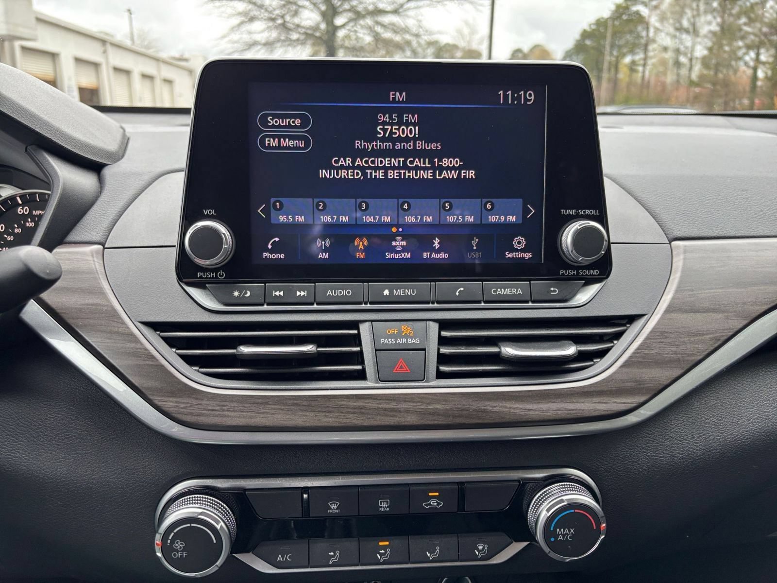 Used 2025 Nissan Altima 2.5 SV FWD image 17