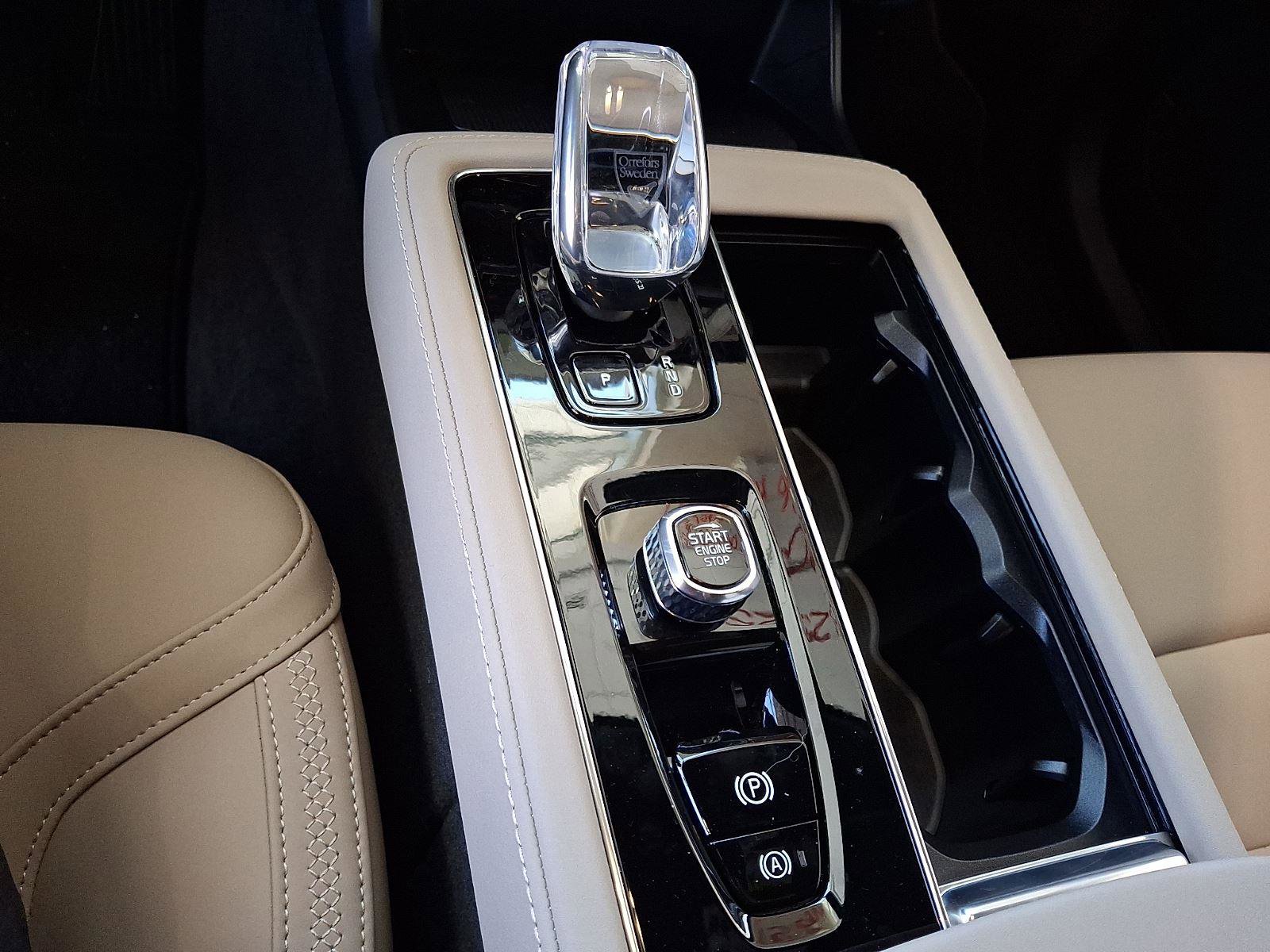 New 2025 Volvo XC90 T8 Core image 11