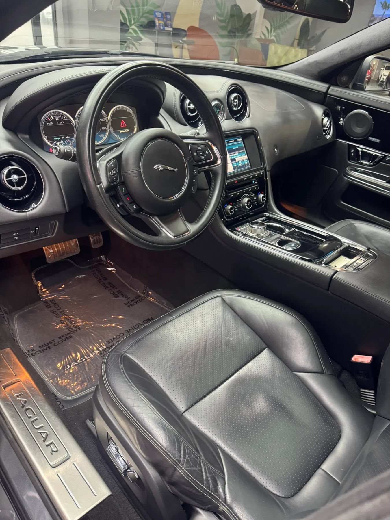 Used 2015 Jaguar XJ RWD image 15