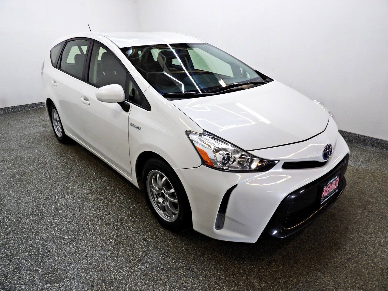 Used 2015 Toyota Prius V Four FWD image 3