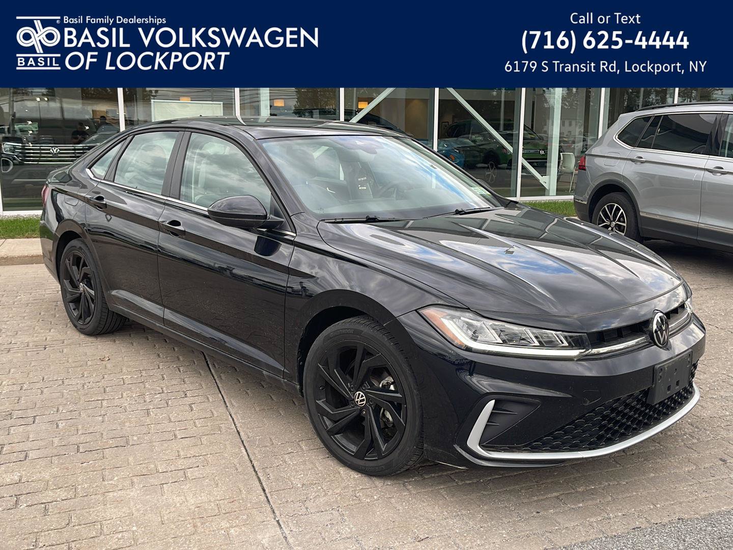 Used 2025 Volkswagen Jetta SE FWD image 1