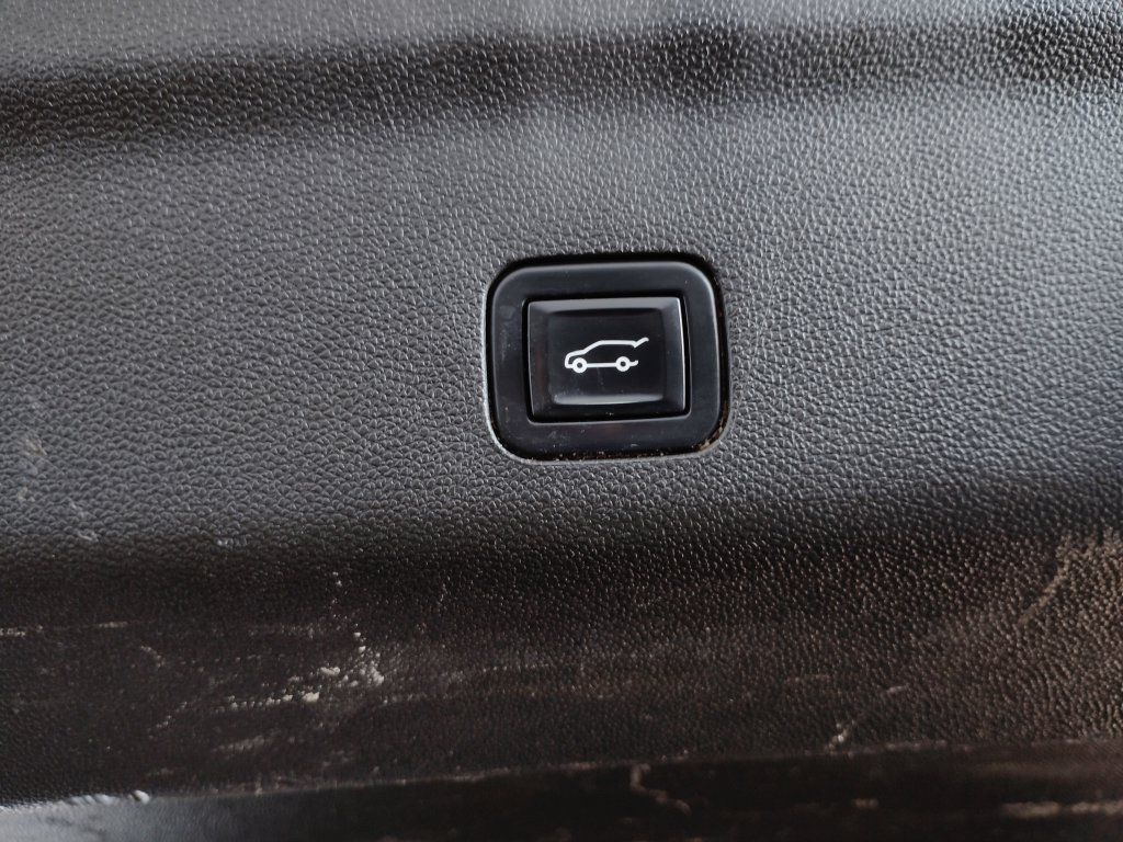Used 2022 Chevrolet Suburban LT RWD image 20