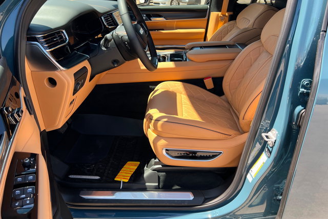 New 2026 Jeep Grand Wagoneer Summit AWD/4WD image 17