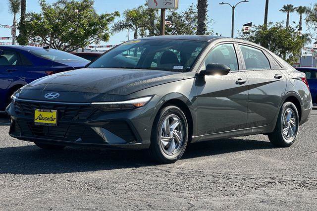 Certified 2026 Hyundai Elantra SE FWD image 8