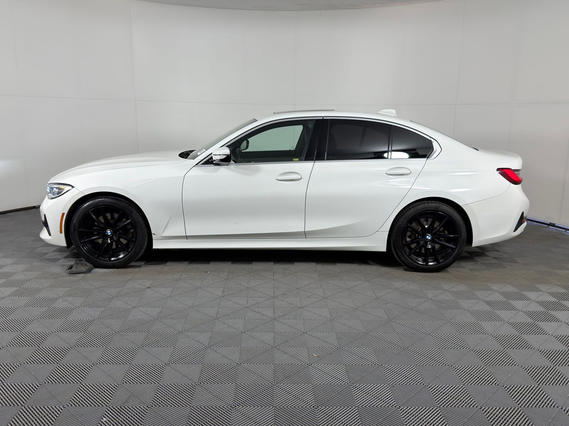 Used 2019 BMW 330i Sedan w/ Convenience Package image 2