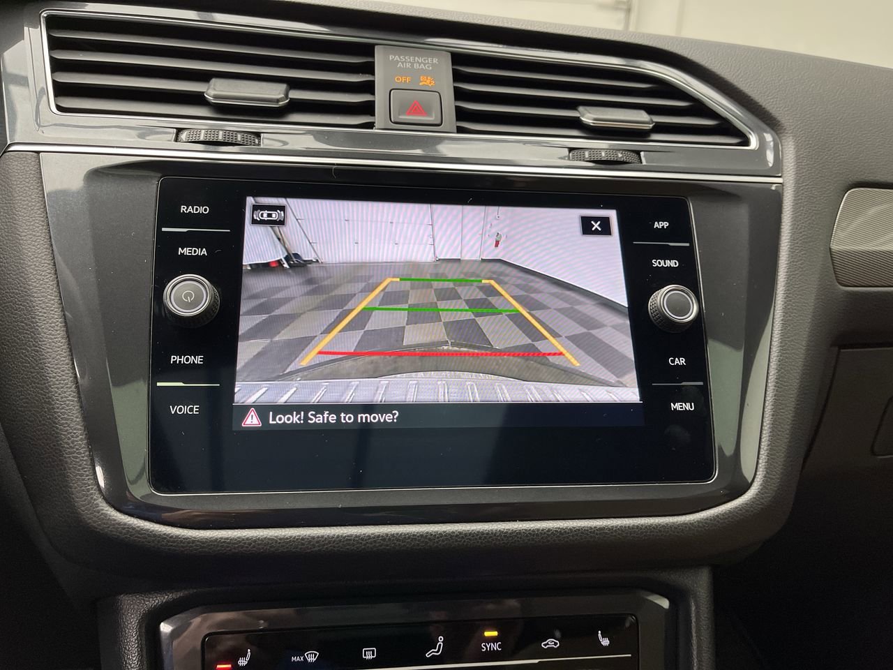 Used 2022 Volkswagen Tiguan SE AWD/4WD image 5