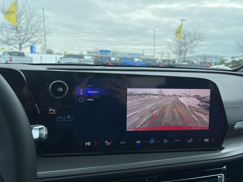 New 2026 Chevrolet Traverse LT w/ Sun and Wheel Package image 19