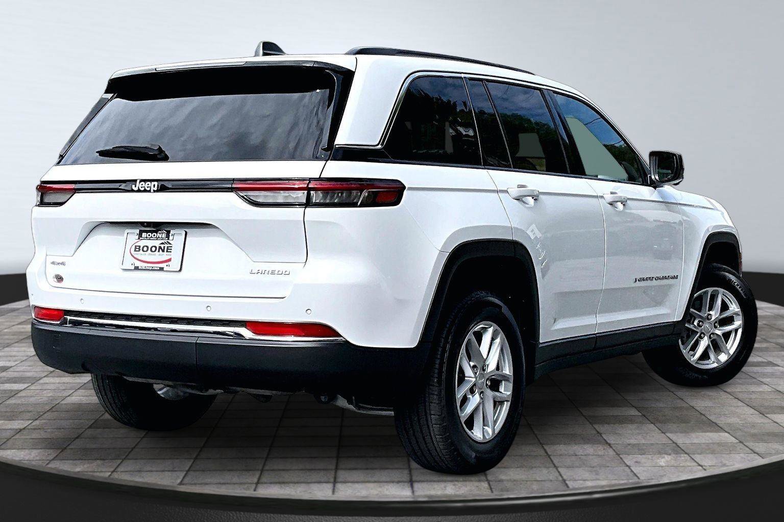 Certified 2025 Jeep Grand Cherokee Laredo X w/ Luxury Tech Group I AWD/4WD image 13