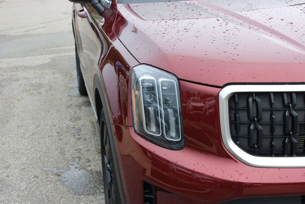Used 2023 Kia Telluride EX w/ EX Captain's Chair Package AWD/4WD image 5