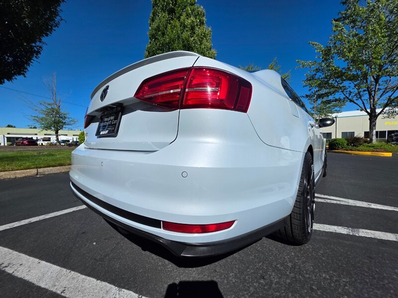 Used 2017 Volkswagen Jetta GLI FWD image 12