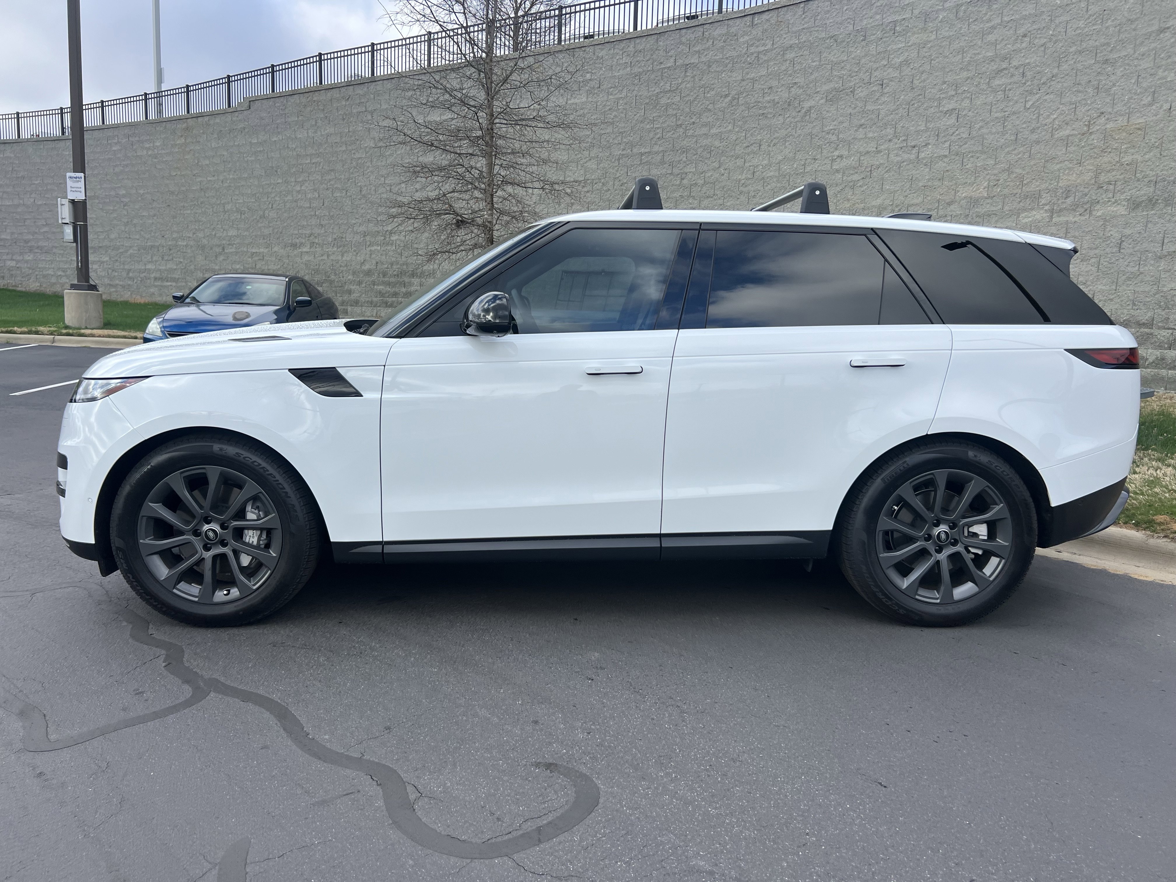 Certified 2025 Land Rover Range Rover Sport SE image 4