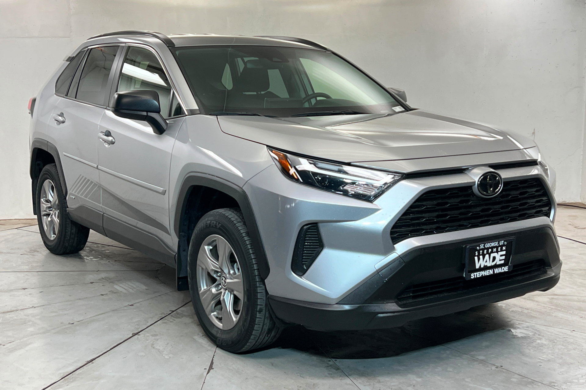 Used 2025 Toyota RAV4 LE AWD/4WD image 7