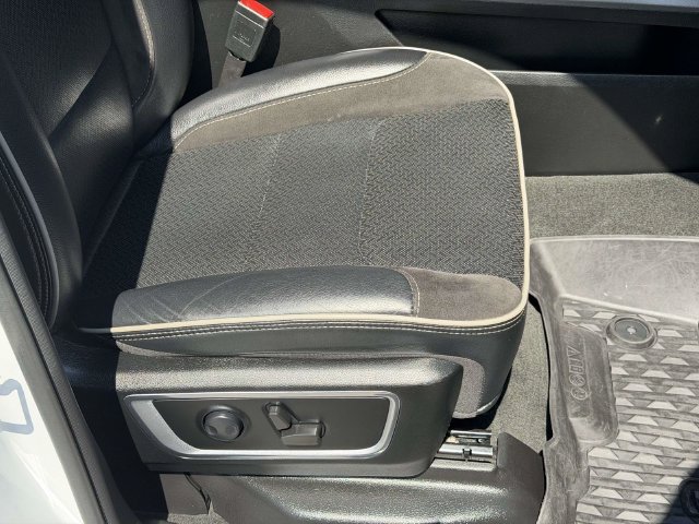 Used 2023 RAM 1500 Laramie AWD/4WD image 12