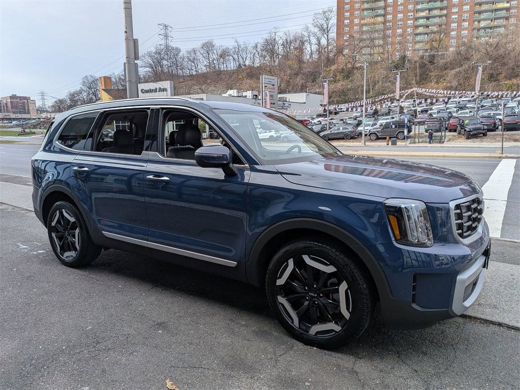 Certified 2023 Kia Telluride S image 5
