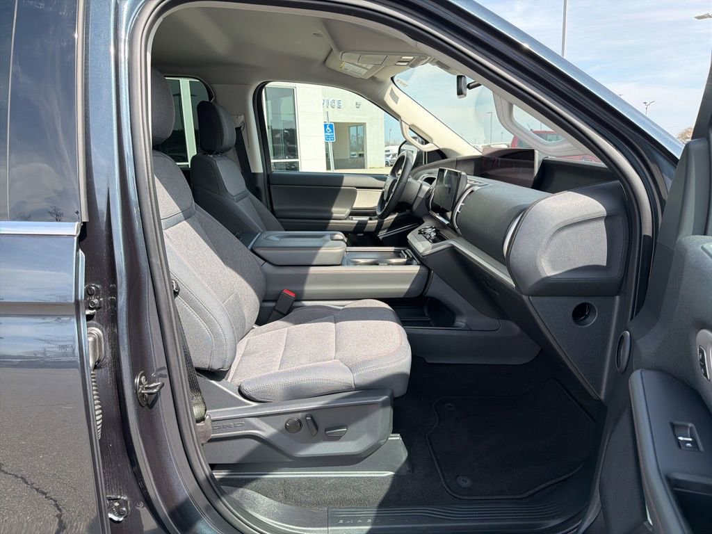 Certified 2025 Ford Expedition Active image 21