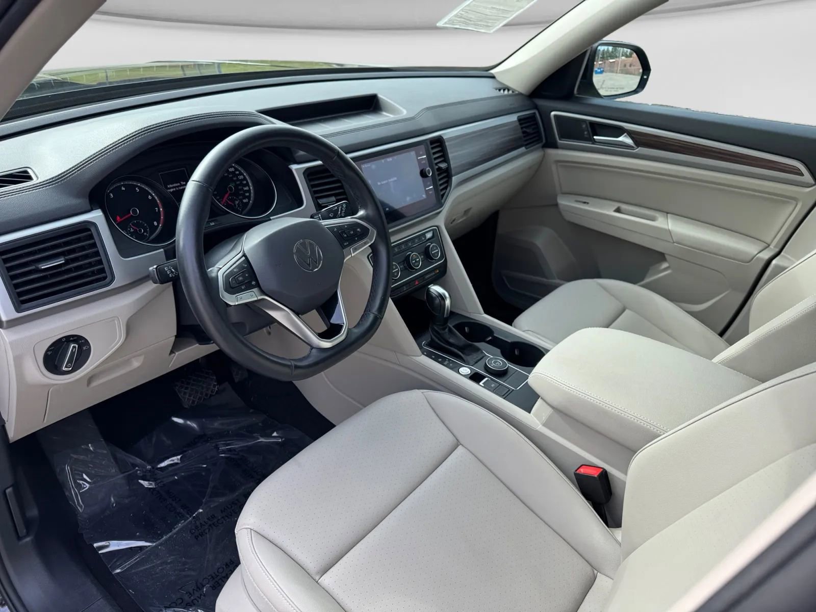 Used 2021 Volkswagen Atlas SE image 16