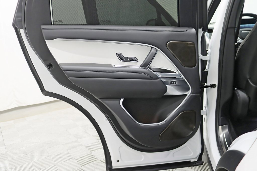 Used 2024 Land Rover Range Rover SV image 40