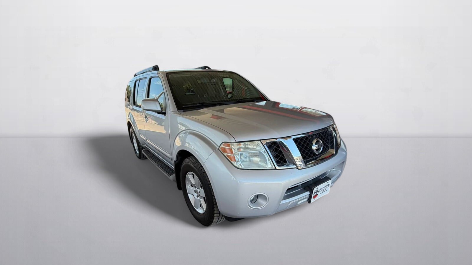 Used 2011 Nissan Pathfinder SV RWD image 3