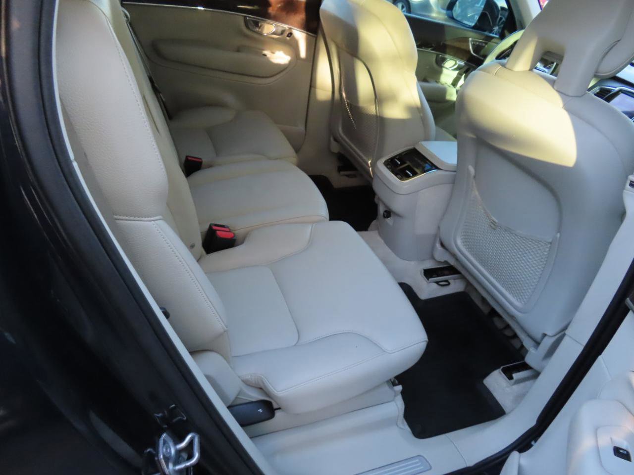 Used 2016 Volvo XC90 T6 Momentum AWD/4WD image 18