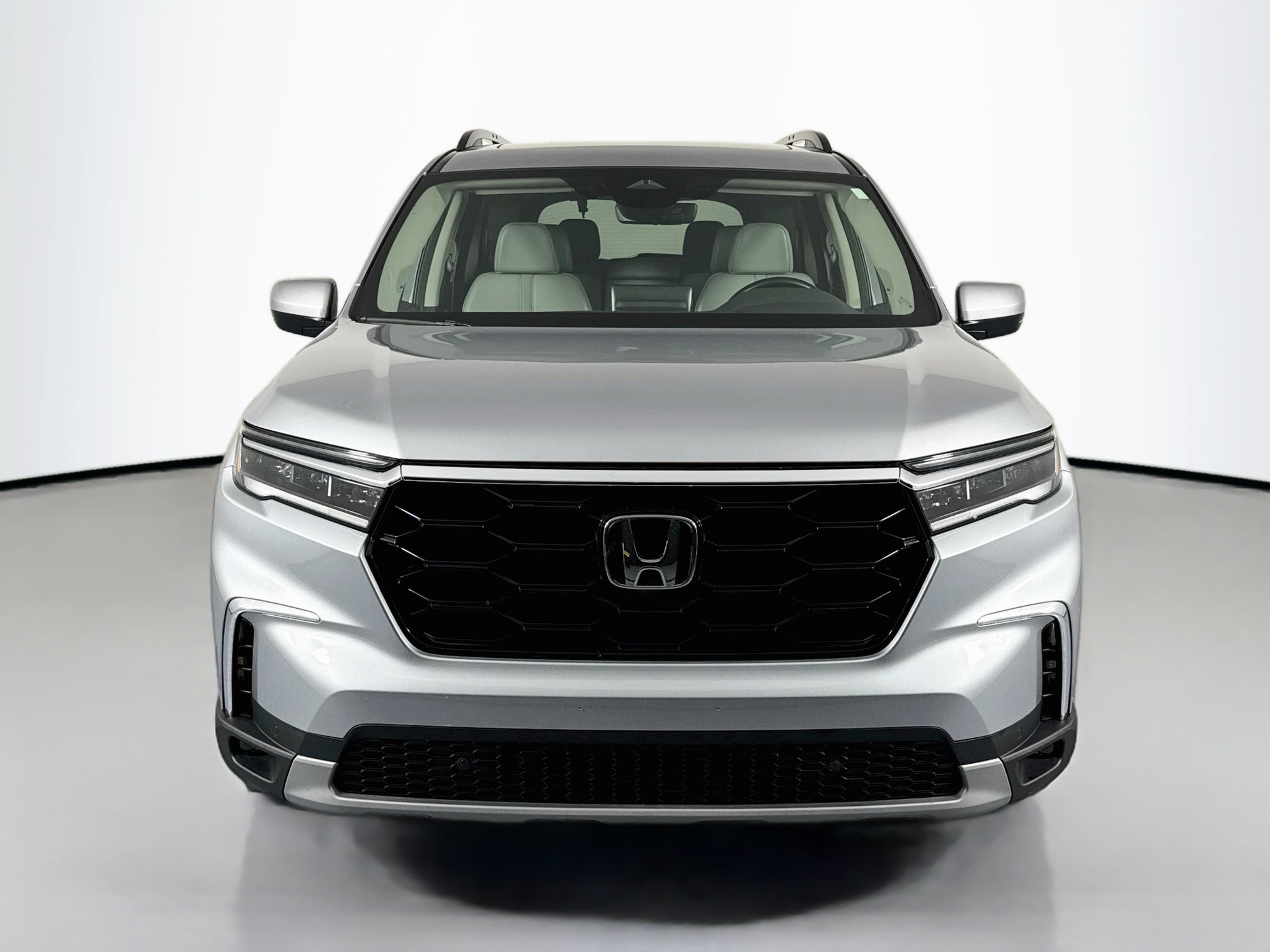 Certified 2025 Honda Pilot Touring image 2