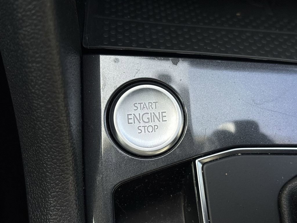 Used 2020 Volkswagen Tiguan SE w/ Panoramic Sunroof Package image 18