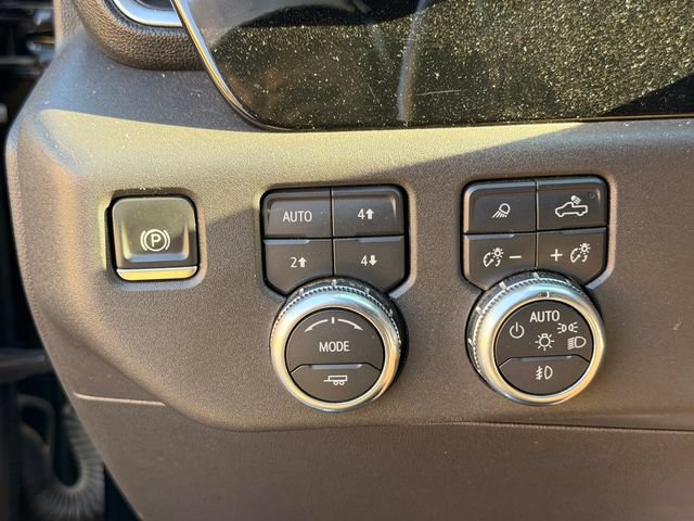 Used 2022 GMC Sierra 1500 SLT w/ SLT Premium Plus Package AWD/4WD image 21